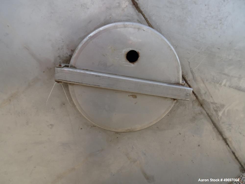 Used Tank, Approximate 1500 Gallon, Stainless Steel, Vertical.