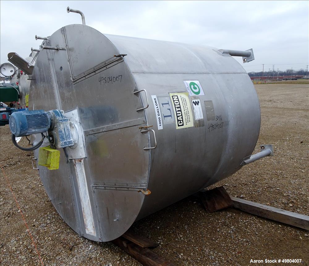 Used- Bright Sheet Metal Tank, Approximately 1,000 Gallon, 304 Stainless Steel