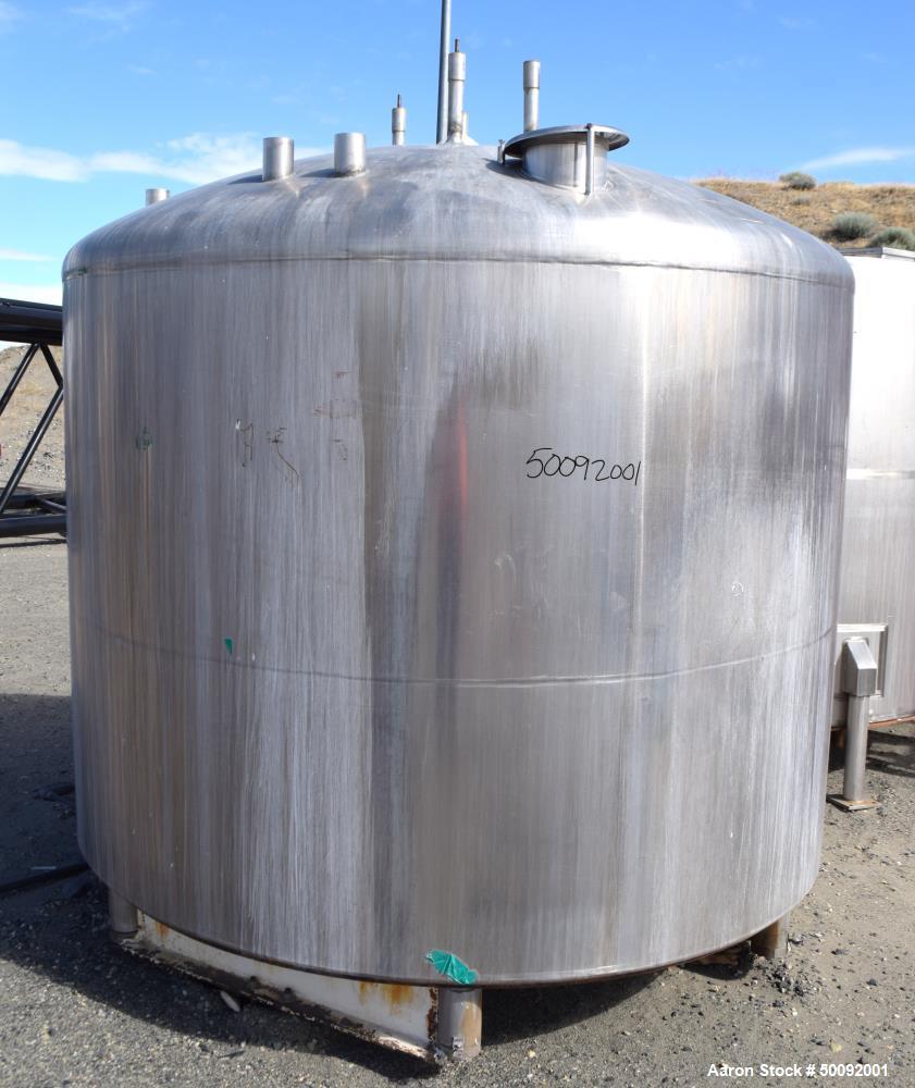 Used- Tank, Approximate 2000 Gallon, Stainless Steel, Vertical.