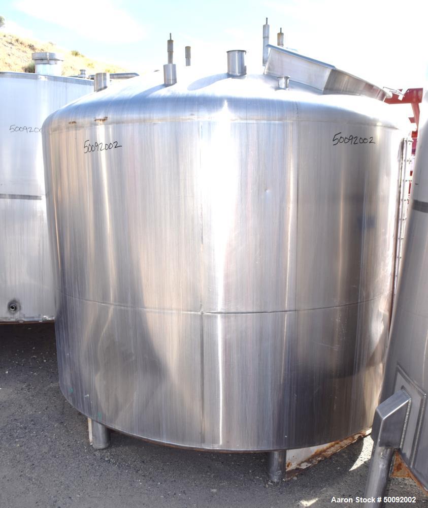 Used- Tank, Approximate 2000 Gallon, Stainless Steel, Vertical.