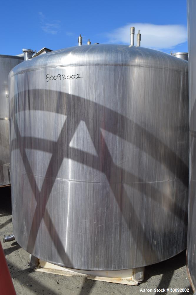 Used- Tank, Approximate 2000 Gallon, Stainless Steel, Vertical.