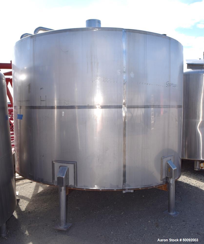 Used- Tank, Approximate 3500 Gallon, Stainless Steel, Vertical. 