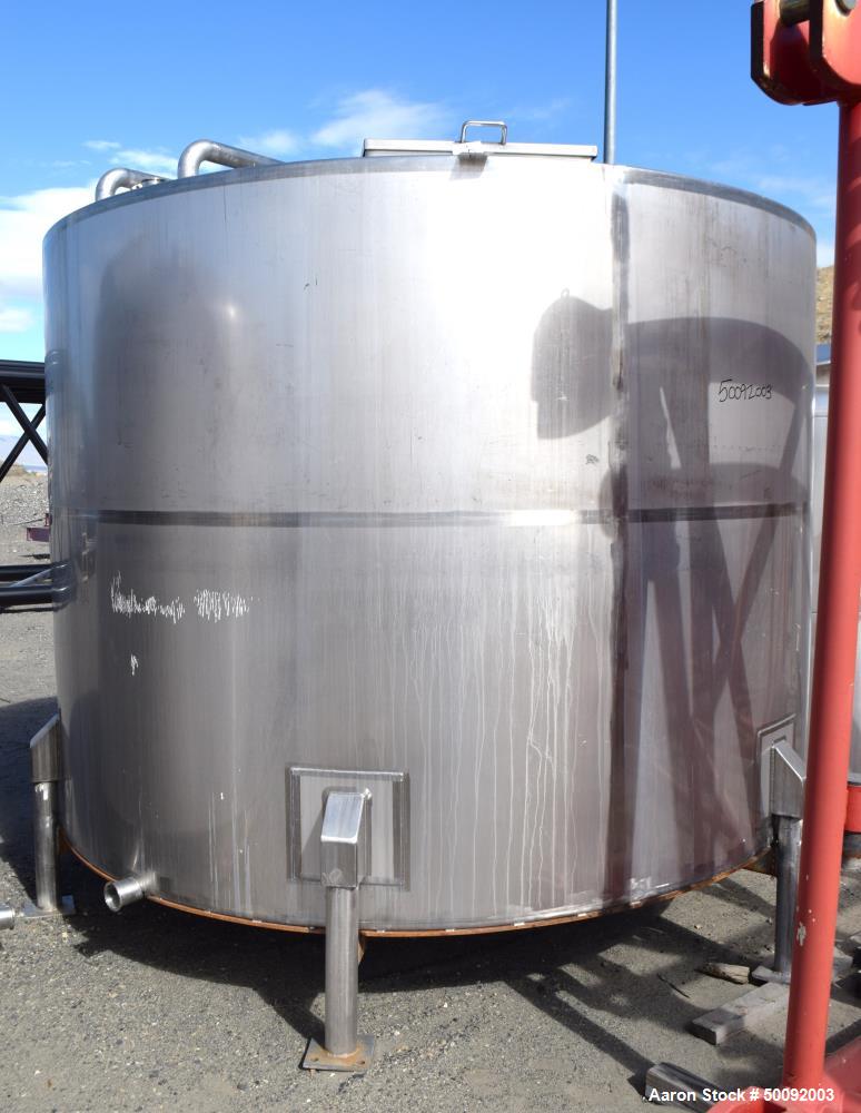 Used Tank, Approximate 3500 Gallon, Stainless Steel, Vertical. 