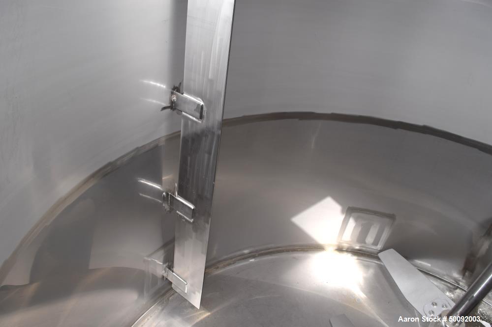 Used Tank, Approximate 3500 Gallon, Stainless Steel, Vertical. 