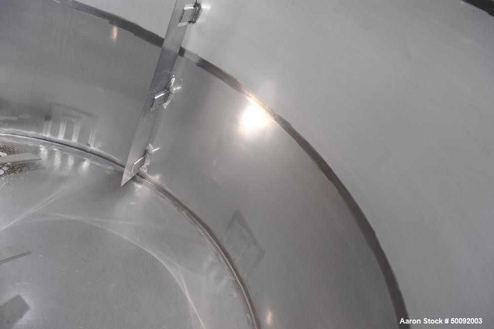 Used Tank, Approximate 3500 Gallon, Stainless Steel, Vertical. 