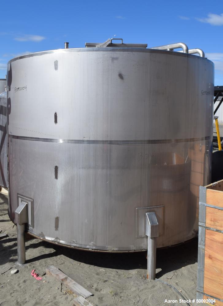 Used- Tank, Approximate 3500 Gallon, Stainless Steel, Vertical. 