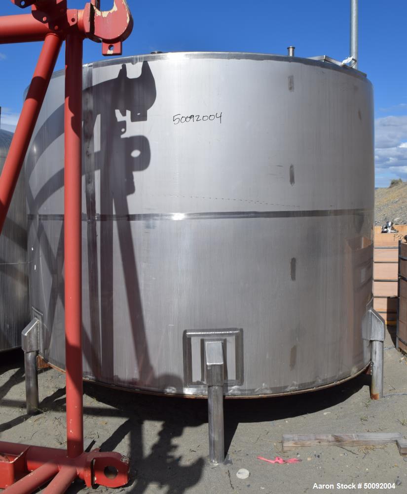 Used Tank, Approximate 3500 Gallon, Stainless Steel, Vertical. 