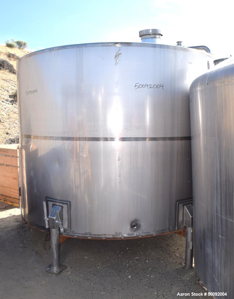 Used Tank, Approximate 3500 Gallon, Stainless Steel, Vertical. 