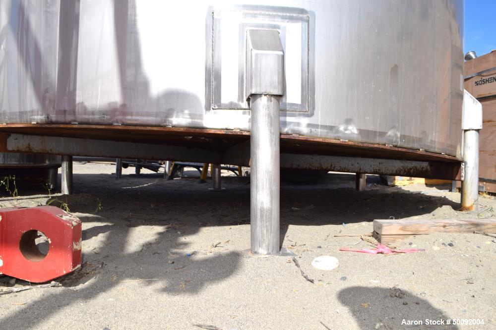 Used- Tank, Approximate 3500 Gallon, Stainless Steel, Vertical. 