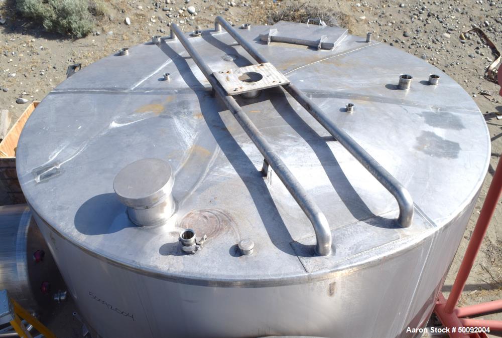 Used Tank, Approximate 3500 Gallon, Stainless Steel, Vertical. 