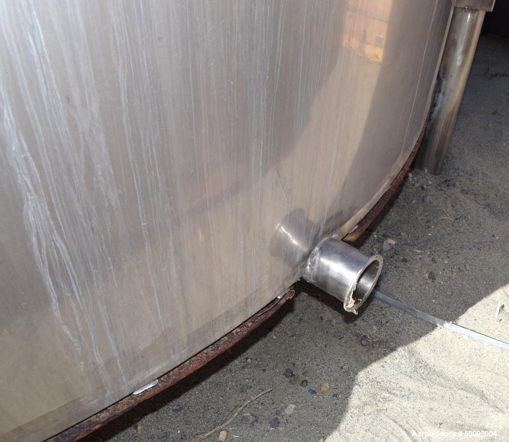 Used Tank, Approximate 3500 Gallon, Stainless Steel, Vertical. 
