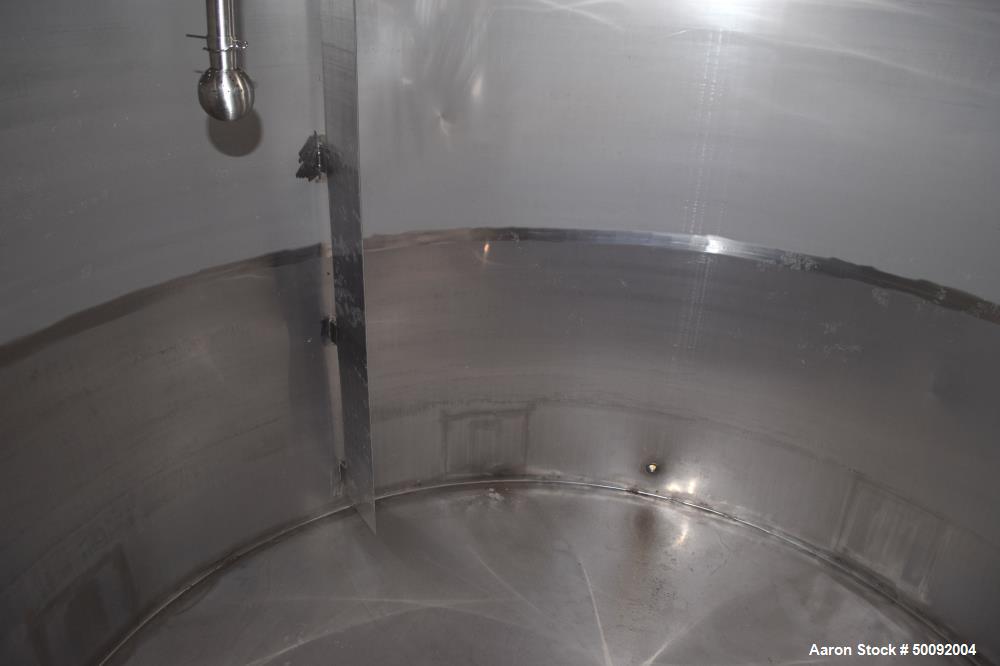 Used- Tank, Approximate 3500 Gallon, Stainless Steel, Vertical. 