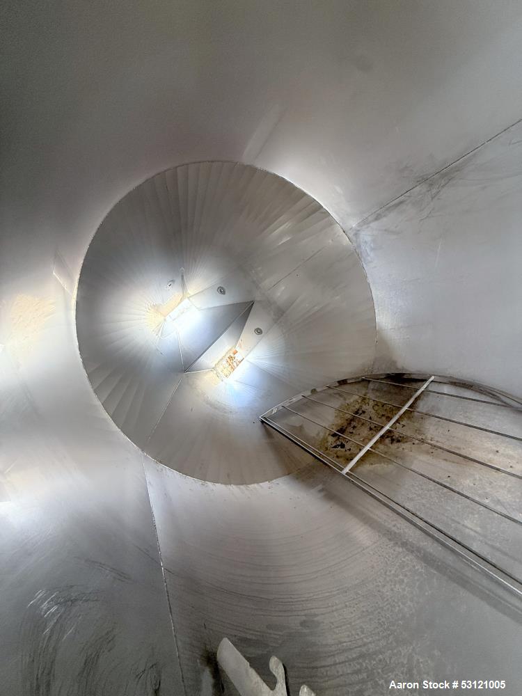 Stainless Steel Tank, Approximate 1,300 Gallon
