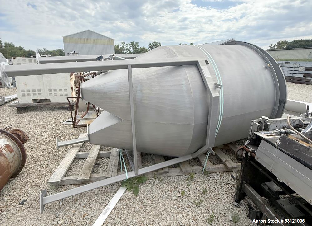 Stainless Steel Tank, Approximate 1,300 Gallon