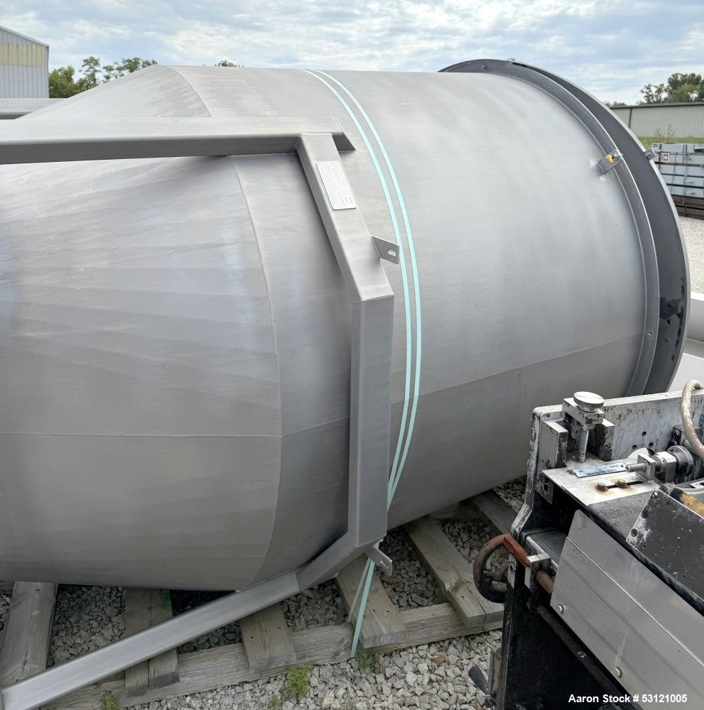 Stainless Steel Tank, Approximate 1,300 Gallon
