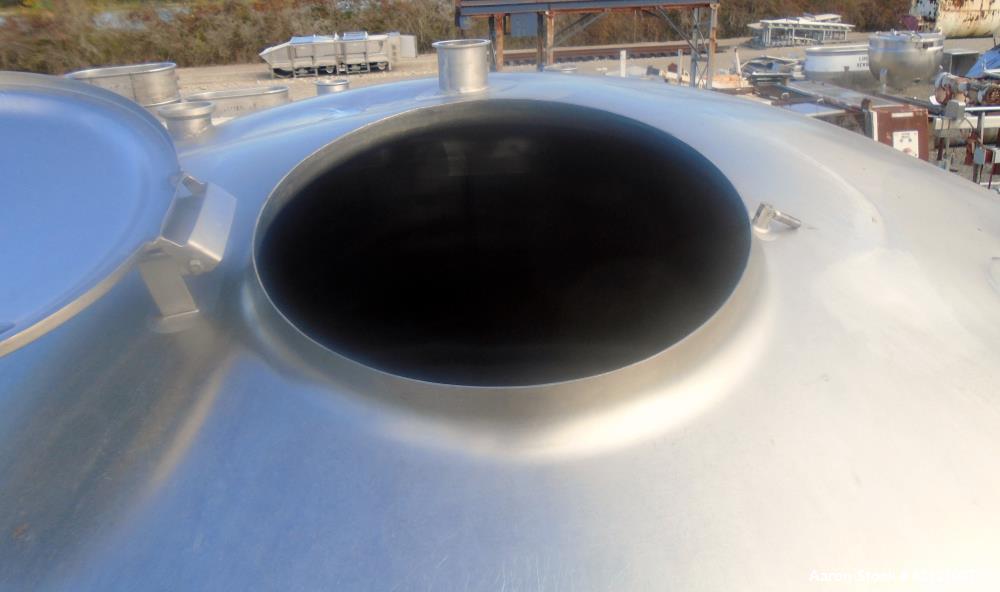 Stainless Steel Tank, Approximate 1,000 Gallon