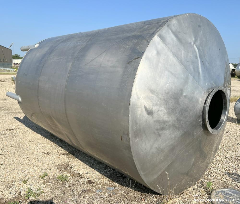 Used 3,400 Gallon (14,000 Liter) Vertical 304 Stainless Steel Tank