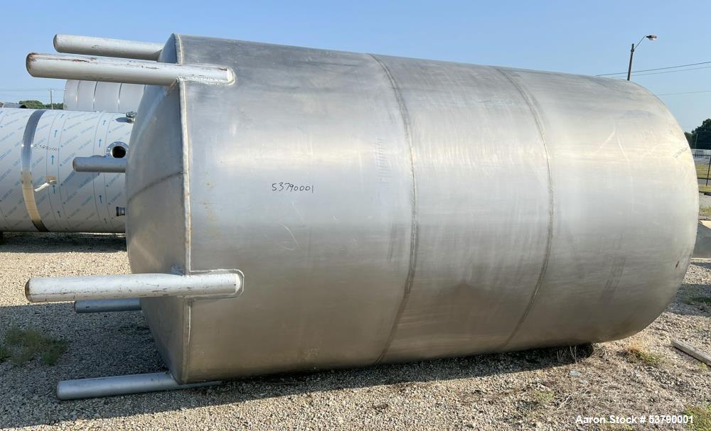 Used 3,400 Gallon (14,000 Liter) Vertical 304 Stainless Steel Tank