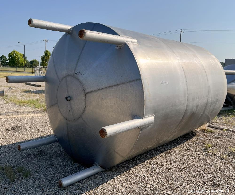 Used 3,400 Gallon (14,000 Liter) Vertical 304 Stainless Steel Tank