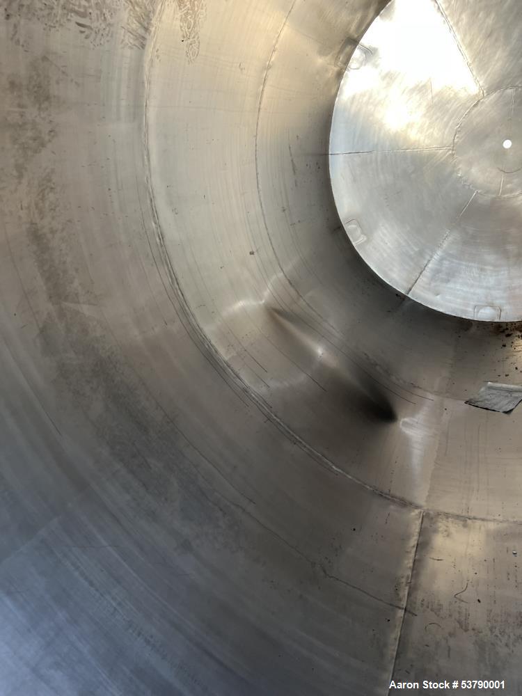 Used 3,400 Gallon (14,000 Liter) Vertical 304 Stainless Steel Tank
