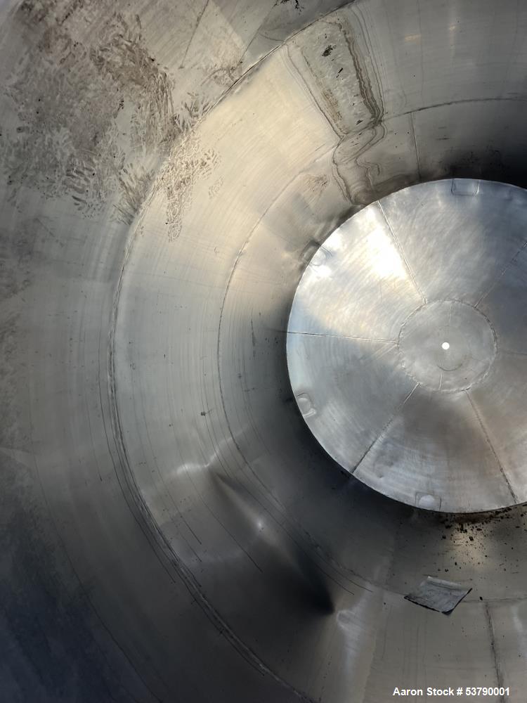 Used 3,400 Gallon (14,000 Liter) Vertical 304 Stainless Steel Tank