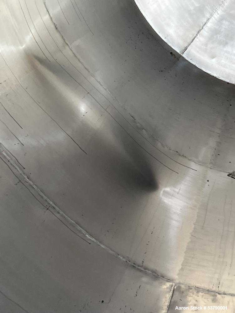 Used 3,400 Gallon (14,000 Liter) Vertical 304 Stainless Steel Tank