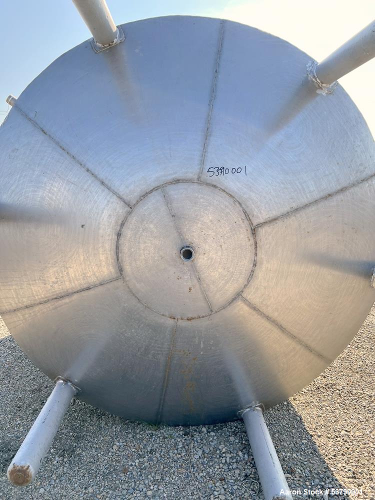 Used 3,400 Gallon (14,000 Liter) Vertical 304 Stainless Steel Tank
