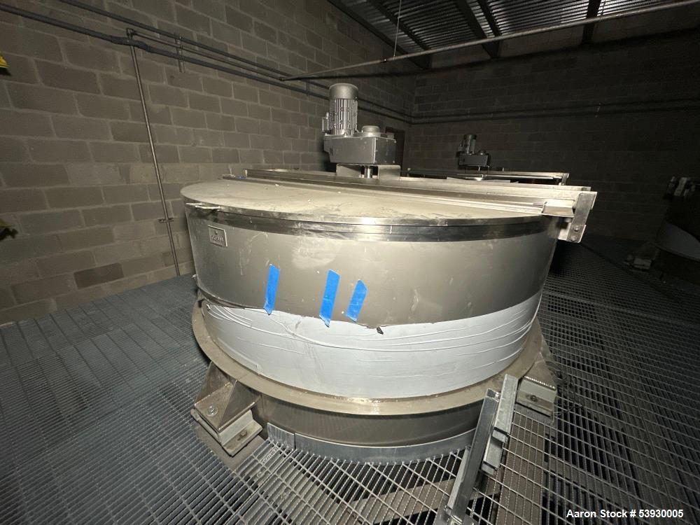 Used ICCNW Single wall 316 stainless steel mixing tank, 99IN. diameter x 11FT high, 4,605 gallon capacity, (TK 209 / 26817), 4 blade agitator with 5HP drive, mounted on (2) load cells (only 2/4 insta...