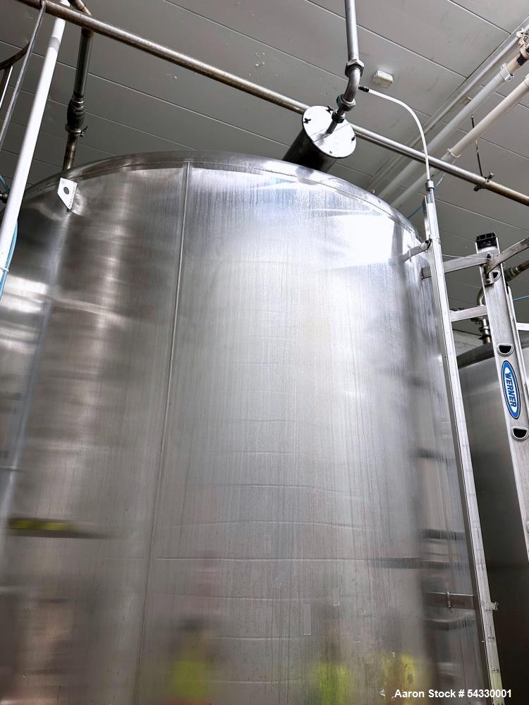 Used 3,500 Gallon Vertical Mixing Tank | 304 Stainless Steel Beverage-Grade Vessel