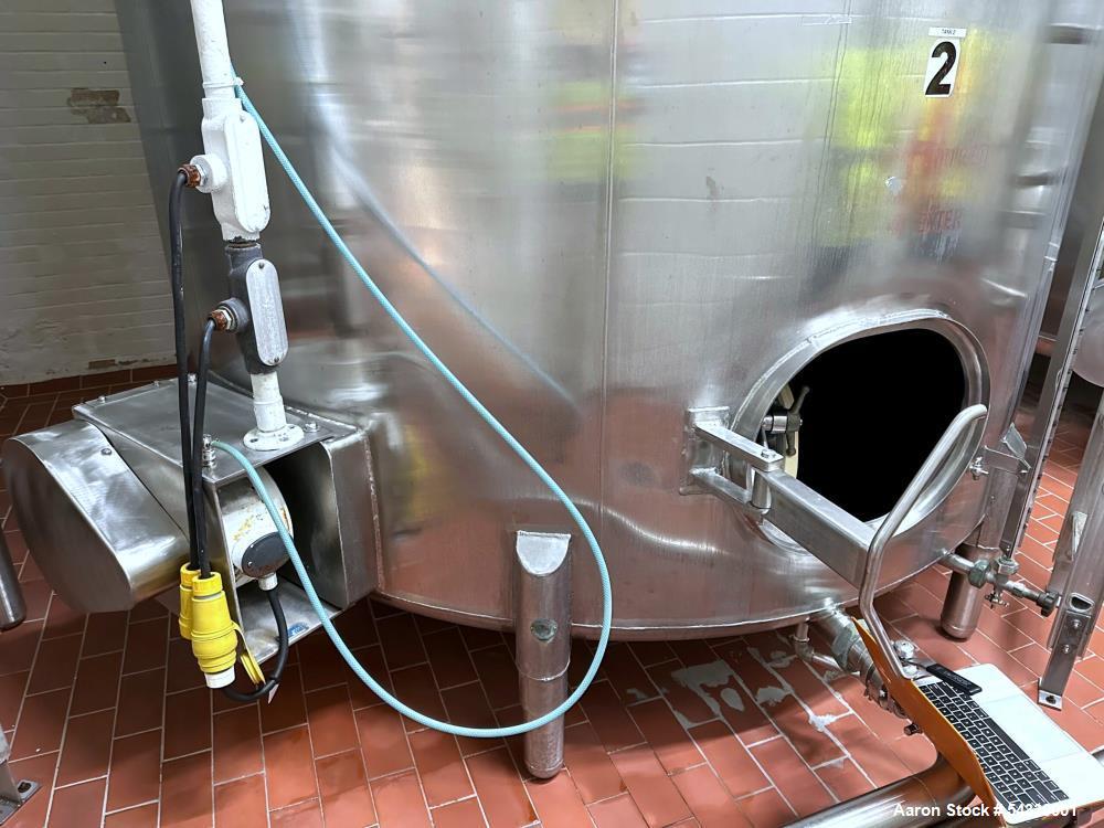 Used 3,500 Gallon Vertical Mixing Tank | 304 Stainless Steel Beverage-Grade Vessel