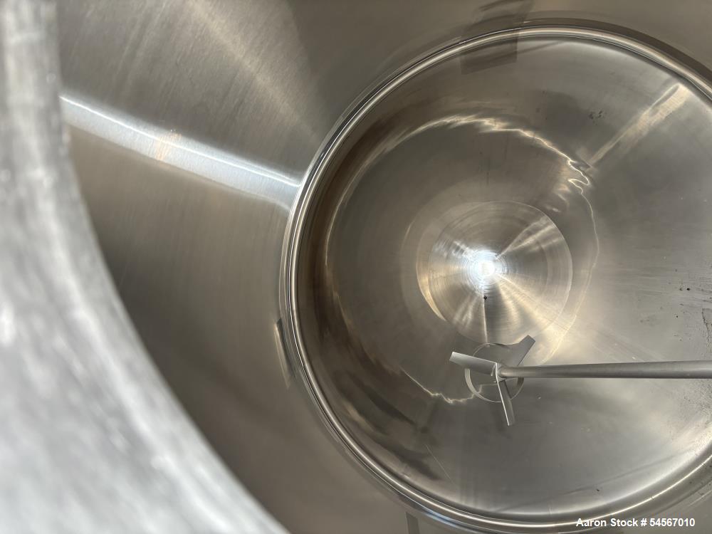 Used Tank, 1,500 gallon. Stainless steel. Dish Top, Cone Bottom.