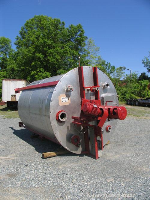 USED: Tank, 2775 gallon, 316 stainless steel. 7'6" diameter x 9'6" straight side, vertical, 4 legs, 2" center bottom outlet. 3 hp Lightnin agitator, 2" shaft with steady bearing, flat top with manway...