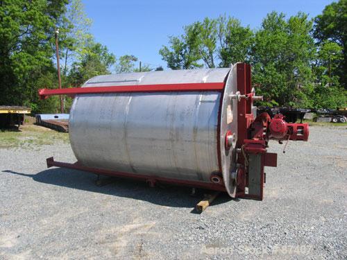 USED: Tank, 2775 gallon, 316 stainless steel. 7'6" diameter x 9'6" straight side, vertical, 4 legs, 2" center bottom outlet. 3 hp Lightnin agitator, 2" shaft with steady bearing, flat top with manway...