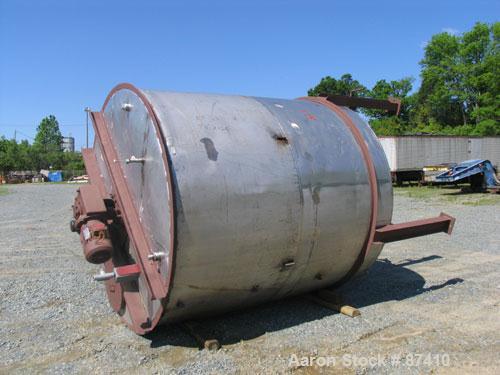 USED: Tank, 2650 gallon, 316 stainless steel. 7'4" diameter x 8'2" straight side, flat top with manway, cone bottom, internal atmospheric, with 5 hp Philadelphia top mount agitator, 2" diameter shaft...