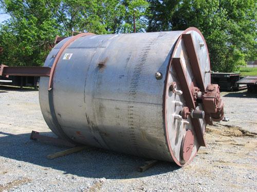 USED: Tank, 2650 gallon, 316 stainless steel. 7'4" diameter x 8'2" straight side, flat top with manway, cone bottom, interna...
