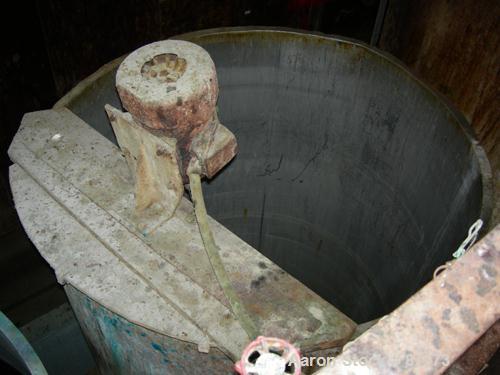 USED: Tank, 1,000 gallon, stainless steel. 60" diameter x 81" straight side. Open top, flat bottom. Approximate 2" diameter shaft with (2) 3 blade props. Mounted on 4 carbon steel legs.