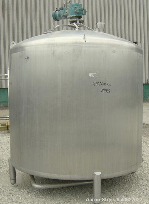 Used APV Crepaco Tank, 1500 Gallon, 304 Stainless Steel, Vertical. 84" diameter x 66" straight side. Dish top, sloped bottom. Fixed stainless steel agitator bridge with a 2" diameter bottom supported...