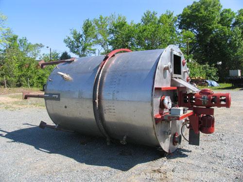 USED: Alloy Craft tank, 2855 gallon, 316 stainless steel. 7'5" diameter x 10'2" straight side, flat top with manway, dish bottom, non-jacketed. Vertical, 4 legs, 2" center bottom outlet. Bridge mount...