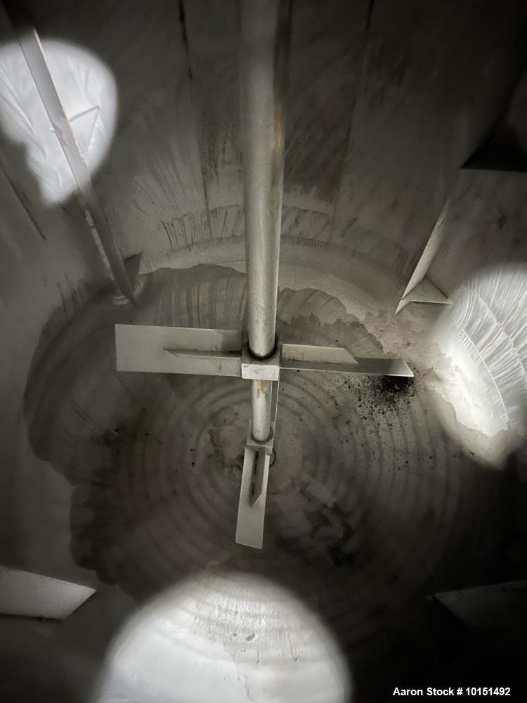 Industrial 2,200 Gallon  316L Stainless Steel Mixing Tank – Half-Pipe Jacket & Axial Agitator
