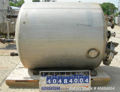 Used Apache Stainless pressure tank, 1000 gallon, 304L stainless steel, vertical. 66" diameter x 66" straight side, dished top and bottom. Internal rated 50/FV at 290 deg F. Insulated with stainless ...