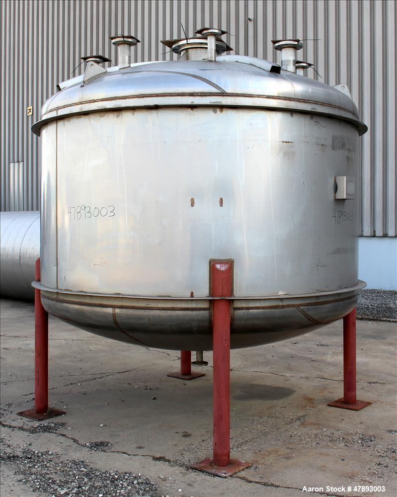 Used Apache Stainless Storage Tank, 3000 Gallon, 304 Stainless Steel, Vertical.