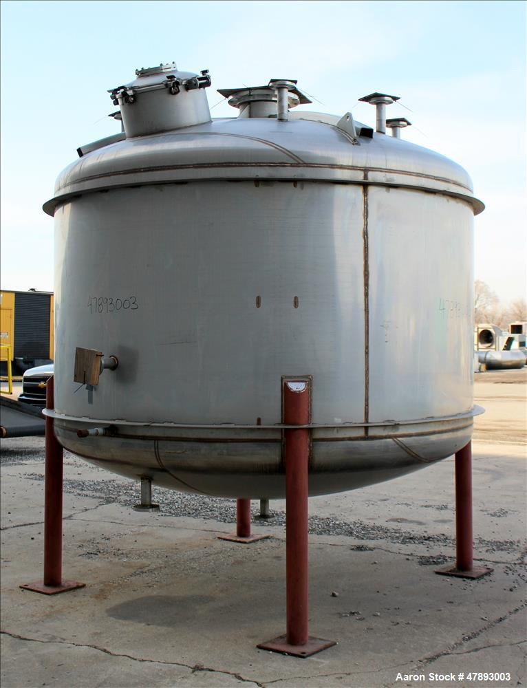 Used Apache Stainless Storage Tank, 3000 Gallon, 304 Stainless Steel, Vertical.
