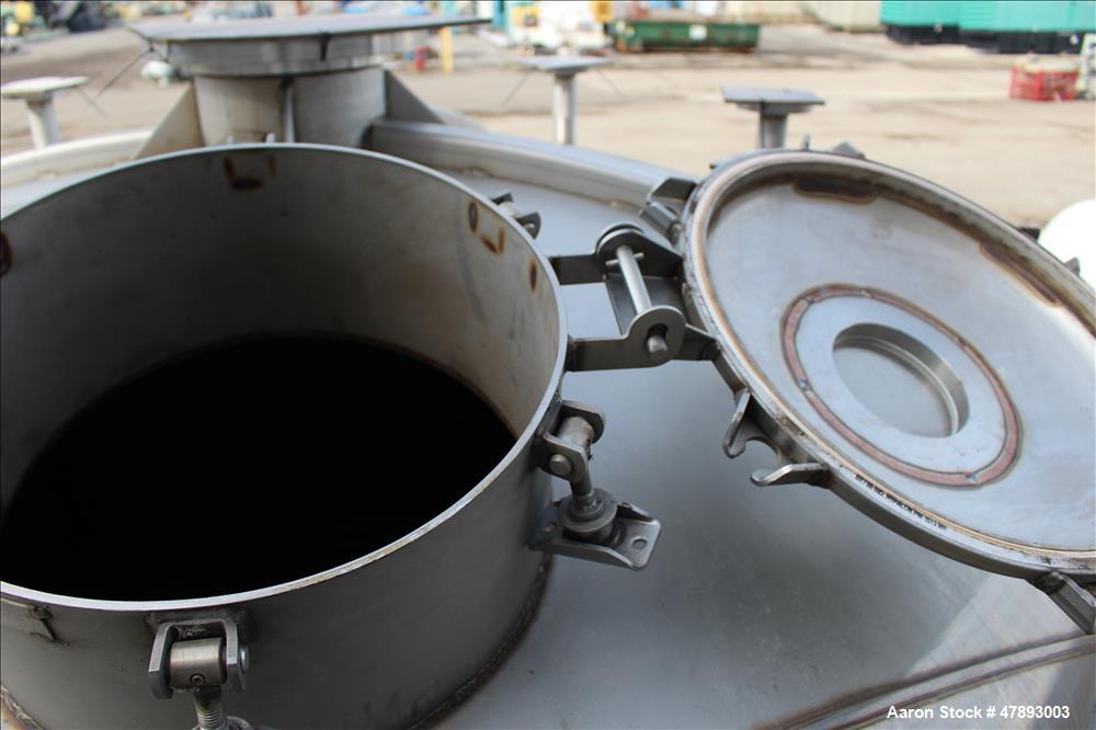 Used Apache Stainless Storage Tank, 3000 Gallon, 304 Stainless Steel, Vertical.