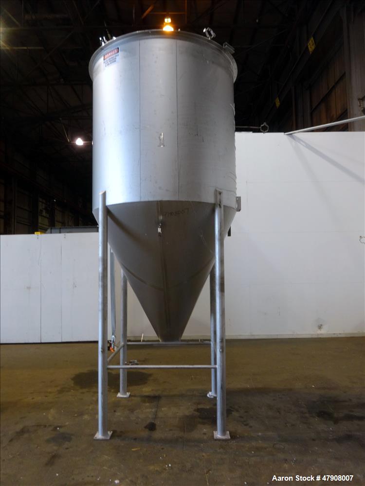 Used Apache Stainless Tank, Approximate 1,000 Gallon, 304 Stainless Steel, Vert