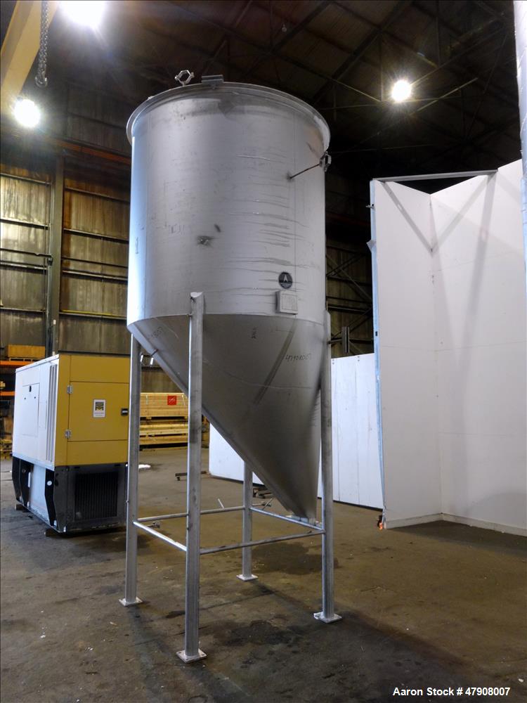 Used Apache Stainless Tank, Approximate 1,000 Gallon, 304 Stainless Steel, Vert