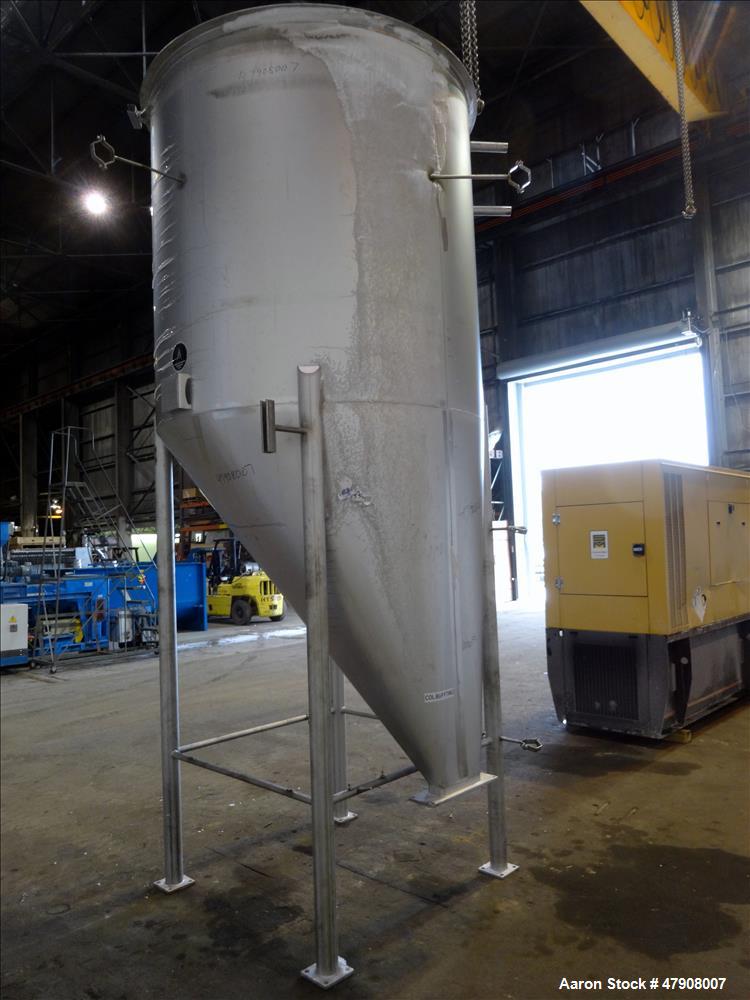 Used Apache Stainless Tank, Approximate 1,000 Gallon, 304 Stainless Steel, Vert
