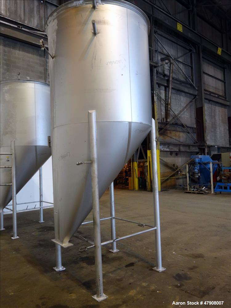 Used Apache Stainless Tank, Approximate 1,000 Gallon, 304 Stainless Steel, Vert