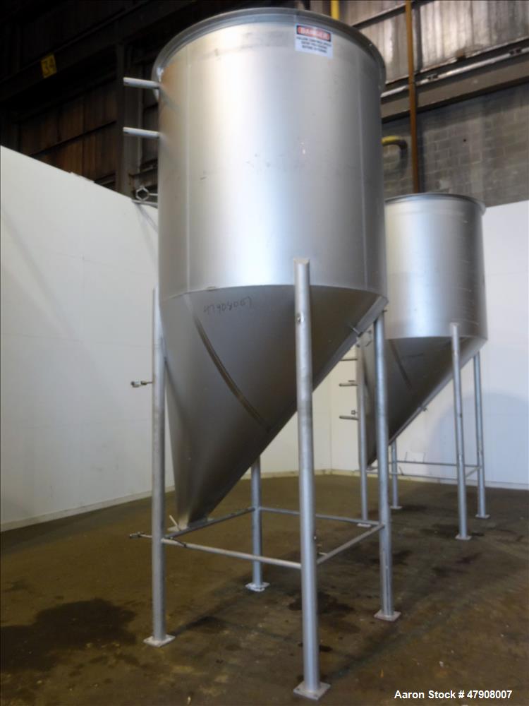 Used Apache Stainless Tank, Approximate 1,000 Gallon, 304 Stainless Steel, Vert