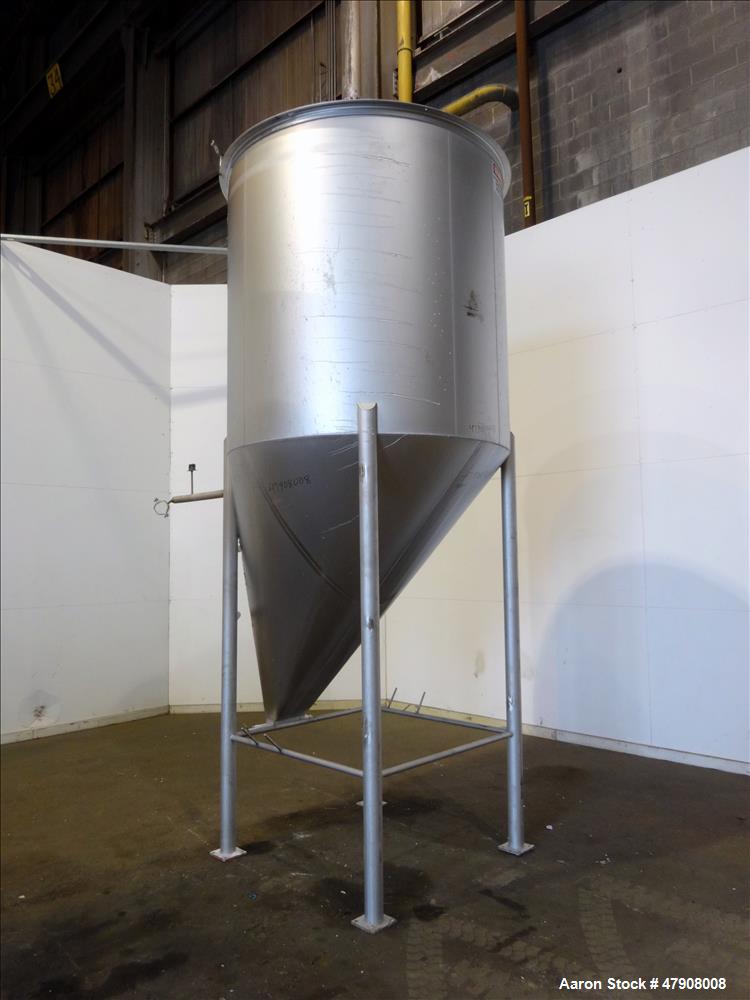 Used Apache Stainless Tank, Approximate 1,000 Gallon, 304 Stainless Steel, Vert