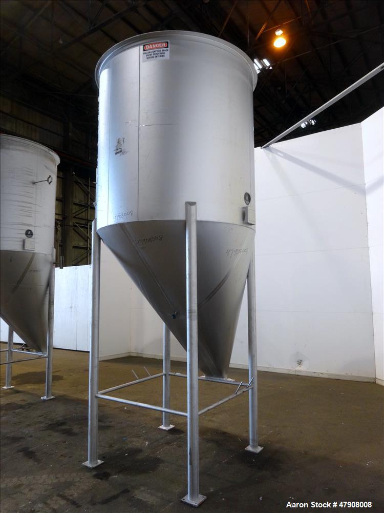 Used Apache Stainless Tank, Approximate 1,000 Gallon, 304 Stainless Steel, Vert